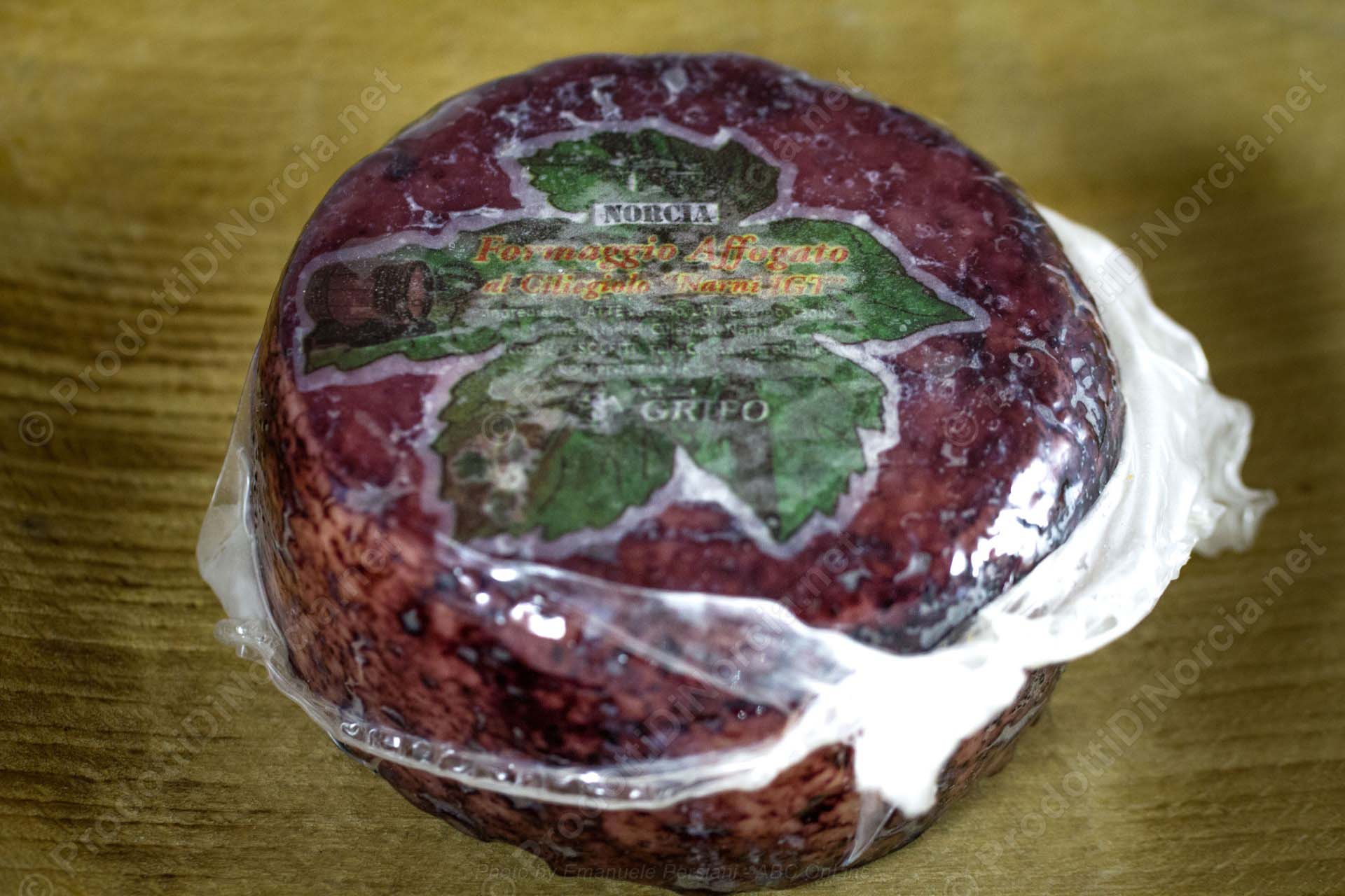 Formaggio affogato al Ciliegiolo "IGT"